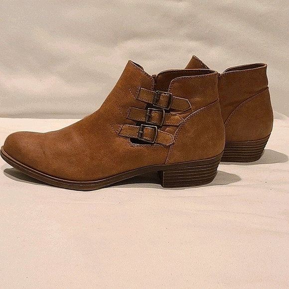 Like New -- Booties - Picture 4 of 6